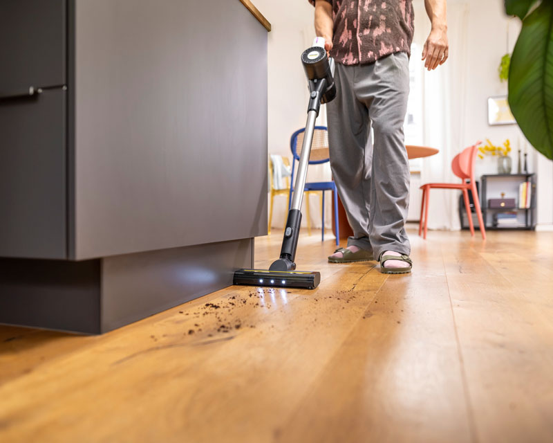KARCHER VCS 3 Nano štapni usisivač sa posudom beli